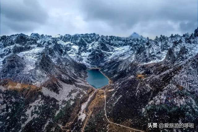 川西又一天堂秘境！花海泛滥，海子碧蓝，美到窒息却少有人知