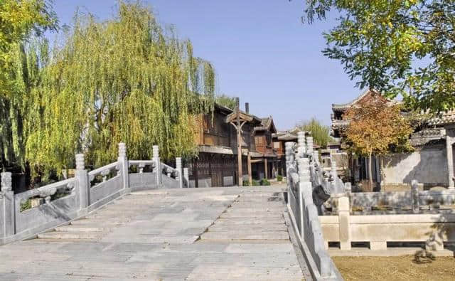 历史穿越旅行目的地除了横店还有哪？中国八大影视城盘点攻略