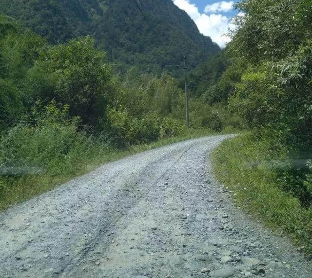 老司机带你游川西，一路避暑一路游山玩水！今夏就你会玩！