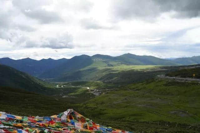 老司机带你游川西，一路避暑一路游山玩水！今夏就你会玩！