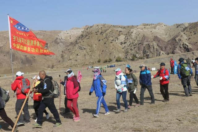 穿越贺兰山，开启新征程，石嘴山举行穿越贺兰山徒步活动