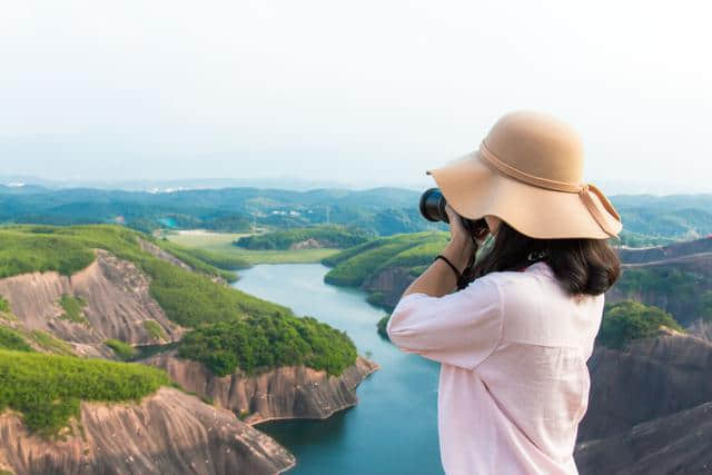 《精致生活》出门旅行的必备用品，你带齐了吗？