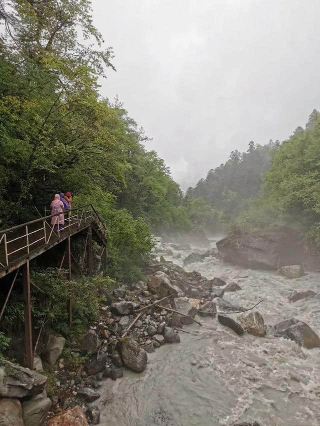 旅行，无问年龄：连载大叔川西游记（一）