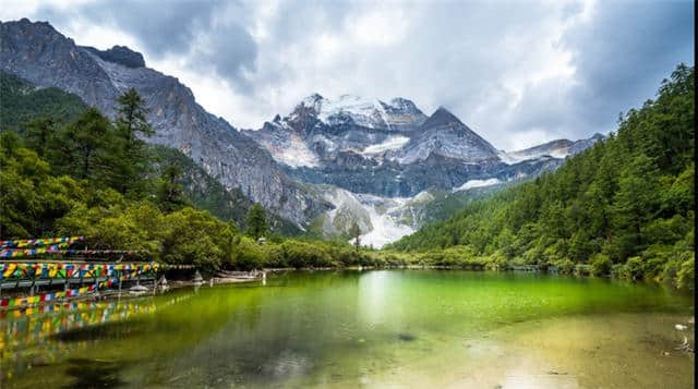 7月自驾川西大环线旅游攻略，稻城亚丁和色达，一个是生如红尘的白莲，一个是香烟冉冉的归程