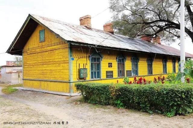 这条铁路沿线保留了众多的历史建筑，是黑龙江最有特色的旅游线路