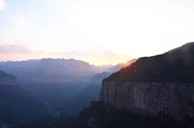 新乡南太行喜迎宁夏千人旅游团，专列游持续升温……