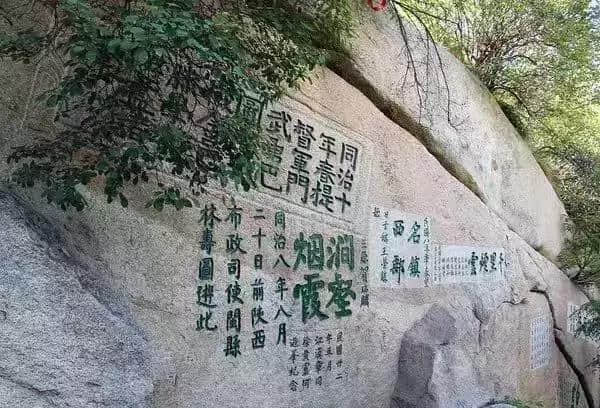 琳琅满目的华山书艺走廊