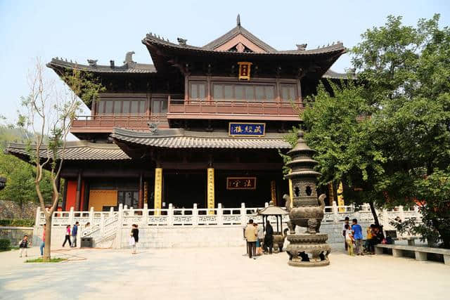 河南这座寺院，就在云台山旁边，不收门票，却鲜为人知