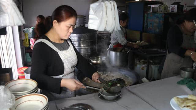 河南老人下岗以来30年坚持饭票交易，5元小吃成旅行团主要目的地