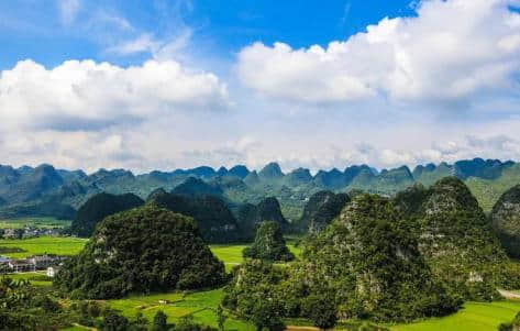 云上花海，千户苗寨，特色峰林，在清爽夏风里，体验贵州最美时节