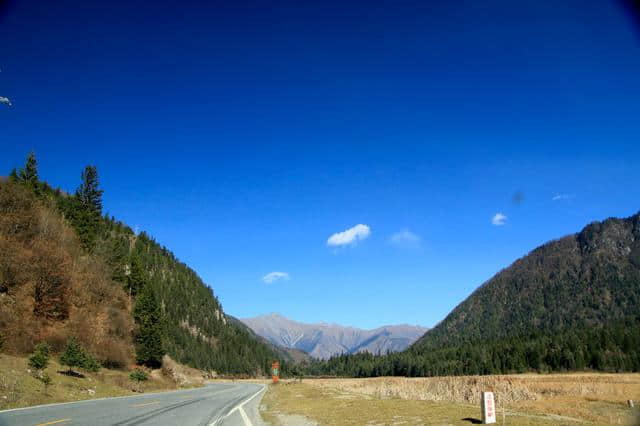 成都周末自驾游 通往九寨沟的路上 风景更美