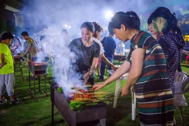 成会玩！在距离市区仅30分钟车程的后花园，露营真是太爽了！