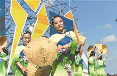 扬州高邮农民丰收节暨大闸蟹旅游美食节开幕