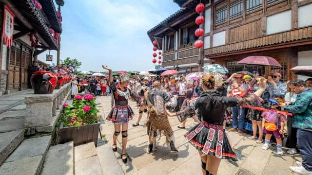 488宿东方盐湖城，2日无限次入园，六大主题房体验沉浸式穿越