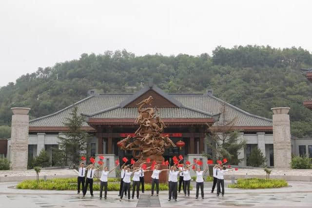 延安旅游集团用一场快闪表白祖国