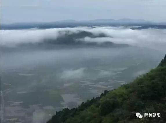 细雨蒙蒙赏朝阳，半山风景半山雾，如梦似幻~