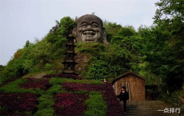 绍兴十大著名旅游景点，鉴湖是浙江的名湖之一，俗语有云“鉴湖八百里”，可以想象鉴湖的宽广