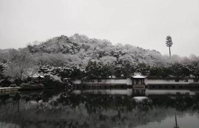 悠悠护城河 浓浓八园景