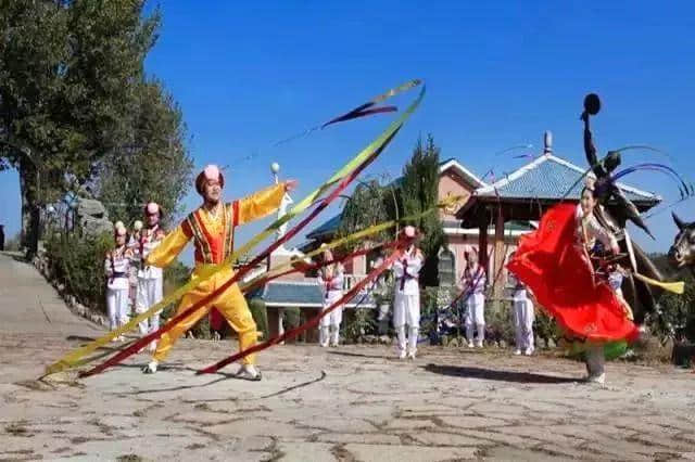 4月27日，中国•和龙第十一届长白山金达莱国际文化旅游节盛装启幕