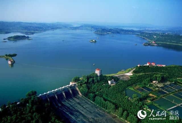 长寿湖：一湖碧水盛青山