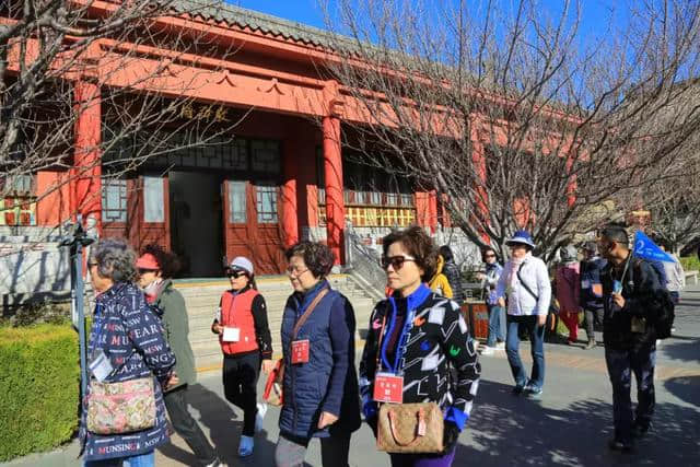 威海--石岛口岸迎来今年首个大型韩国旅游团