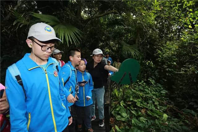 北京研学旅行团走进海南呀诺达雨林文化旅游区