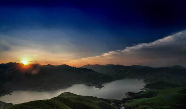 人间仙境！旅游君带你去桂林的“长白山天池”！
