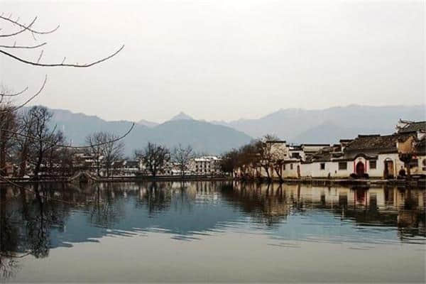 宣城十大最好玩的旅游地，桃花潭，李白曾此写下了“桃花潭水深千尺，不及汪伦送我情”