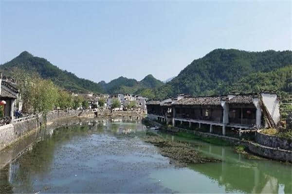 宣城十大最好玩的旅游地，桃花潭，李白曾此写下了“桃花潭水深千尺，不及汪伦送我情”