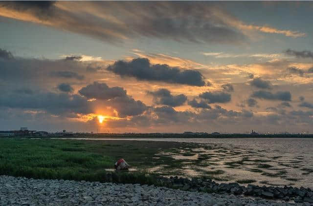 上海景观最独特的酒店，可同时饱览壮阔海景、醉美夕阳及飞机起降