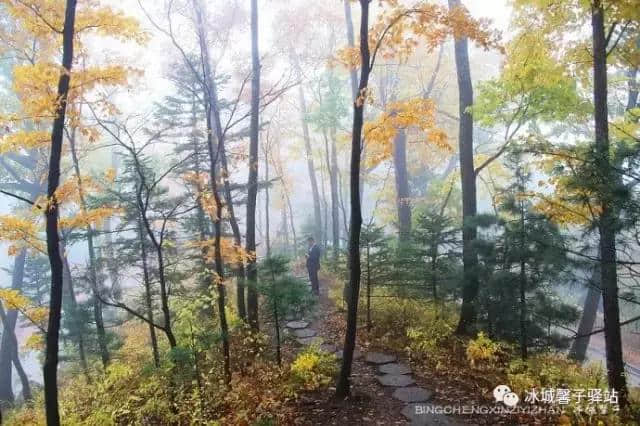 有一个游山玩水的休闲乐园，叫亚布力锅盔山