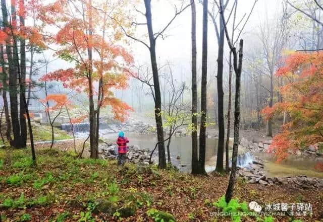 有一个游山玩水的休闲乐园，叫亚布力锅盔山