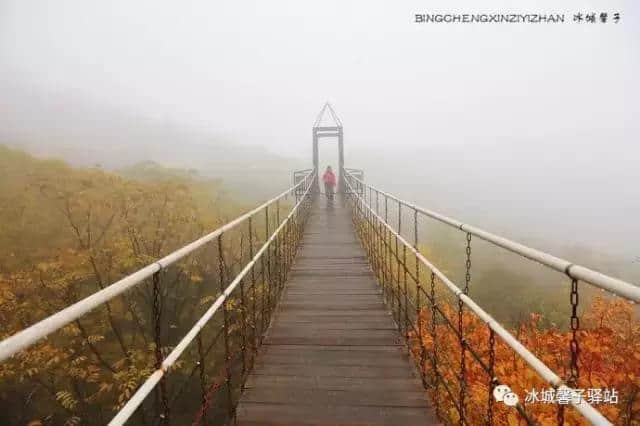 有一个游山玩水的休闲乐园，叫亚布力锅盔山