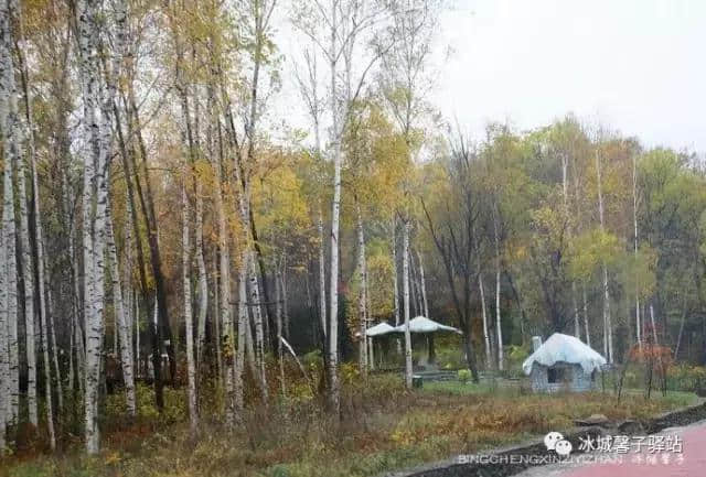 有一个游山玩水的休闲乐园，叫亚布力锅盔山