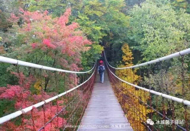 有一个游山玩水的休闲乐园，叫亚布力锅盔山