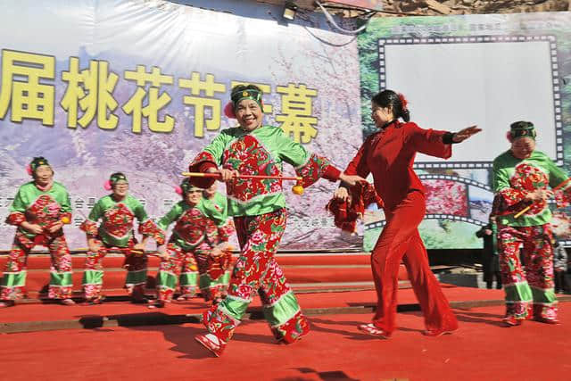 邢台九龙峡万亩桃花争奇斗艳迎客来