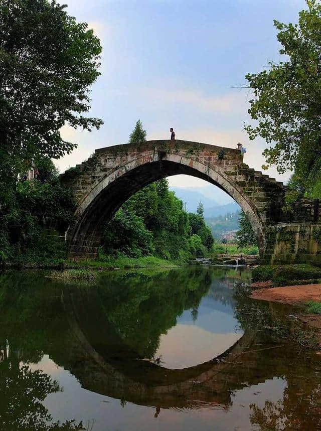 独自去旅行，在古色古香的上里古镇