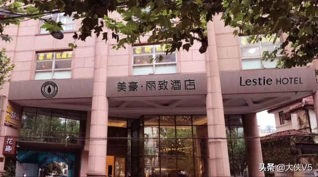 来上海旅行，这家性价比极高的酒店值得推荐，30楼远眺魔都风光