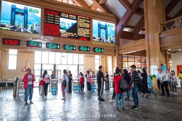 去长白山旅游，选择了西坡景区，没想到竟这么美