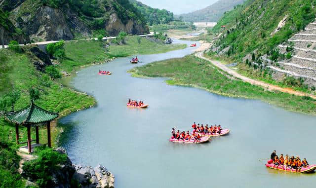 陕西商洛一个县，与河南相邻，拥有5A景区金丝大峡谷