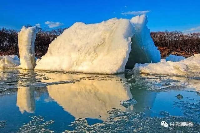 「继续震撼」今年兴凯湖婉约“文开湖”——冰排漂浮碧水中