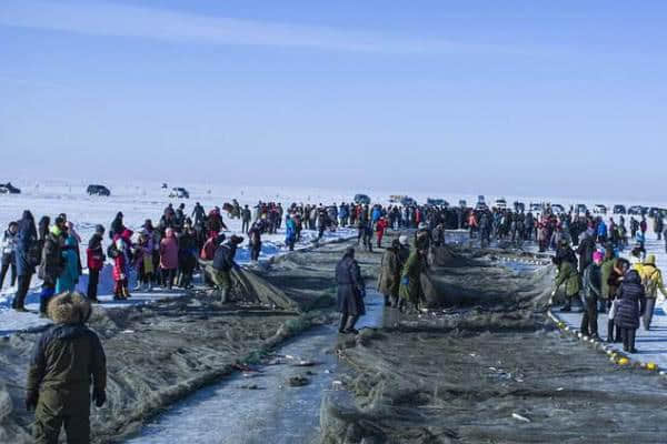 东北查干湖鱼越来越多，当地人为何担忧？导游做出解释