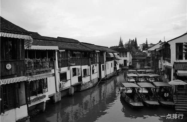 上海十大必去旅游景点，南京路是上海的购物天堂，女人的首选之地