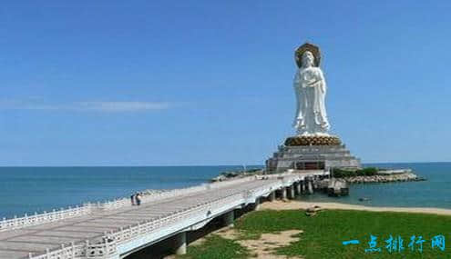 三亚十大旅游景点，天涯海角是一个浪漫而美丽的风景区，位于海南省三亚市西部