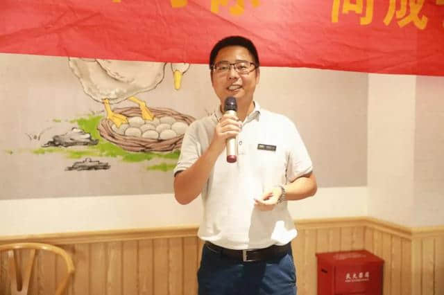 幸福感爆棚 蜈支洲岛旅游区迎来八月生日会