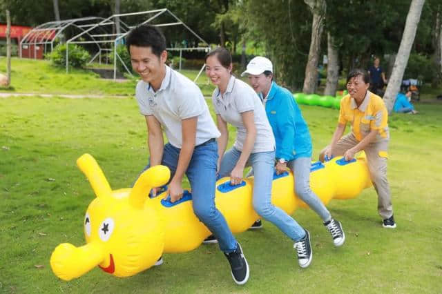 幸福感爆棚 蜈支洲岛旅游区迎来八月生日会