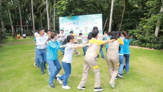 幸福感爆棚 蜈支洲岛旅游区迎来八月生日会