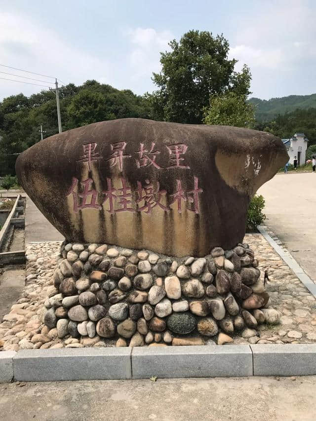 避暑旅游好去处-英山峡谷漂流