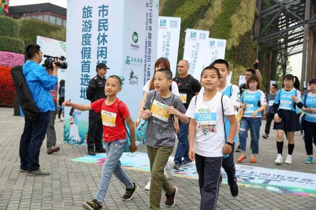 上海国际旅游度假区首次举行10公里踏春漫步行，今年一年四季都有惊喜