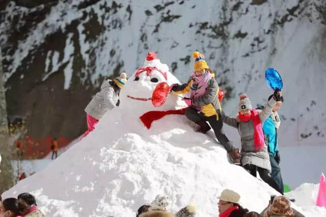 春节不知道去哪玩？毕棚沟免费滑雪+泡温泉游玩攻略你应该需要！